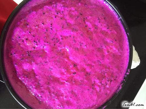 【火龙果酸奶慕斯蛋糕】