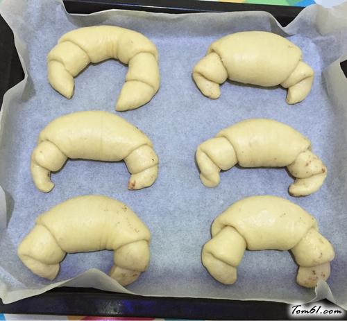 【全麦牛角豆沙餐包】