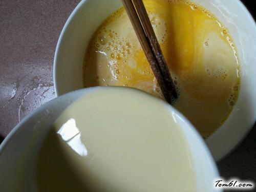 【奶香玉米汁蒸蛋】