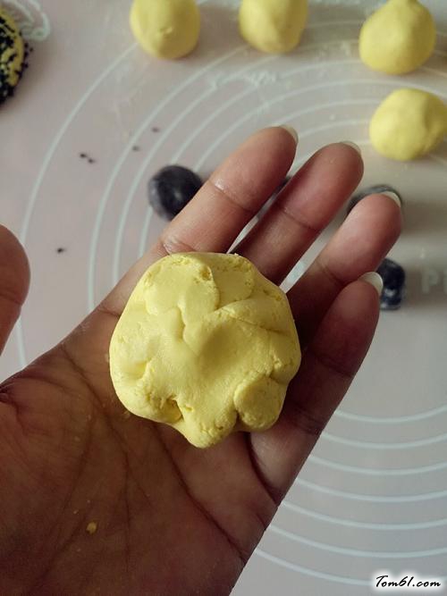 【芝香豆沙南瓜饼〈电饼铛版〉】