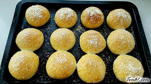 【椰蓉豆沙面包】