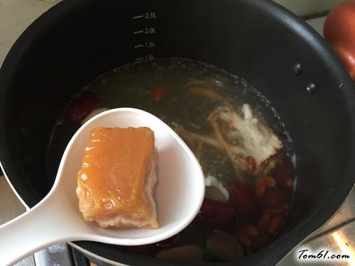 【当归红枣鸡蛋汤】