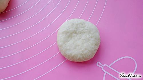 【椰蓉豆沙面包】