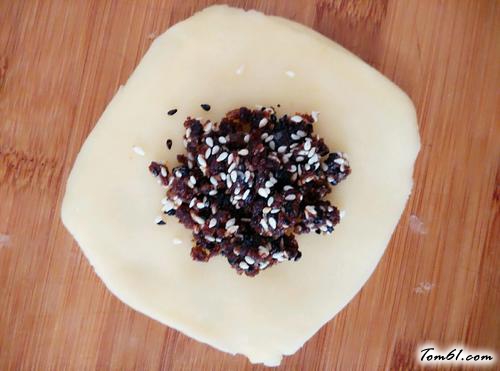 【芝麻红糖酥饼】