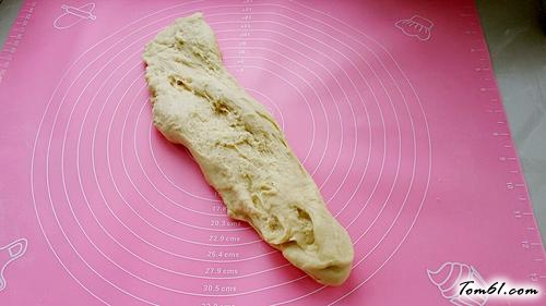 【椰蓉豆沙面包】