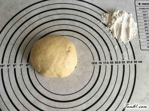 【肉松蛋黄酥】