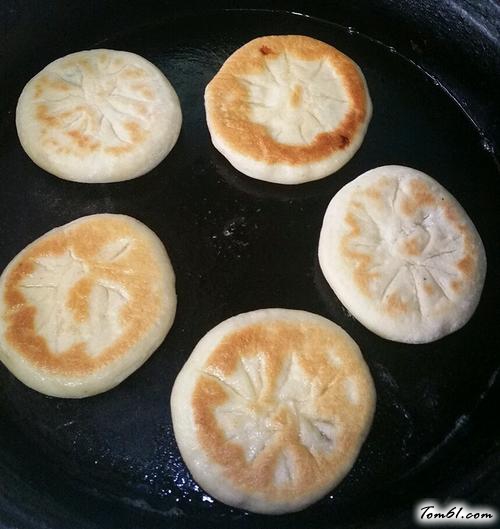 【红糖馅发面饼】