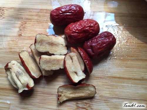 【当归红枣鸡蛋汤】