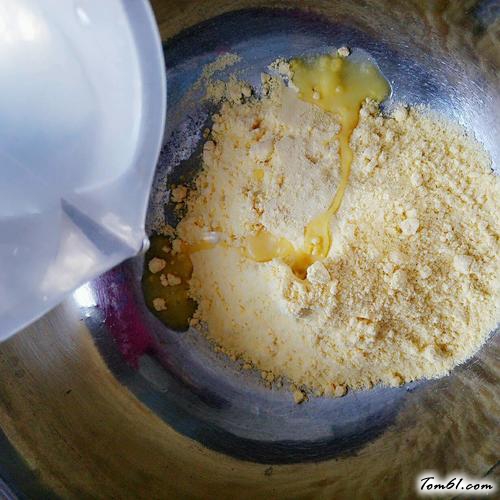 【烫面玉米发糕】