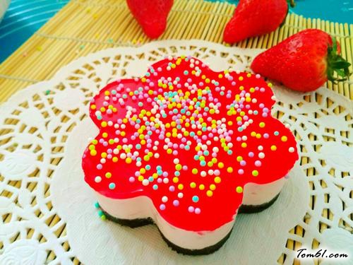 【草莓酸奶慕斯】