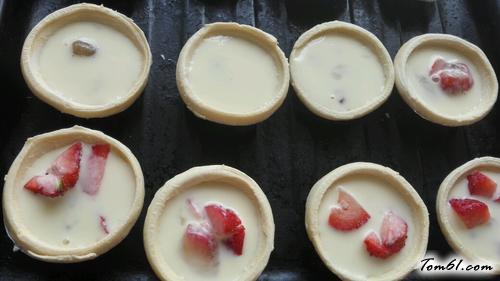 【【餐桌上的旅行】草莓蜜豆蛋挞】