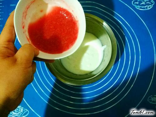 【草莓酸奶慕斯】