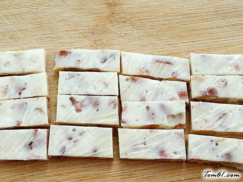 【桃仁牛轧糖】