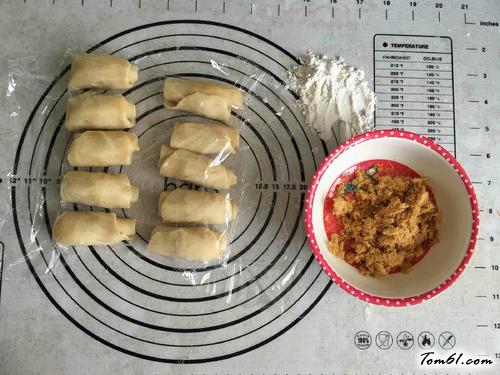 【肉松蛋黄酥】