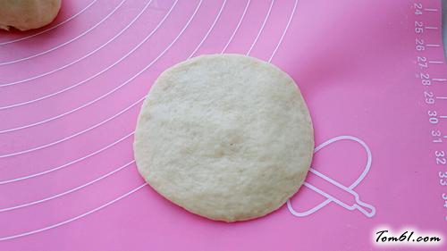 【椰蓉豆沙面包】