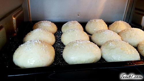 【椰蓉豆沙面包】