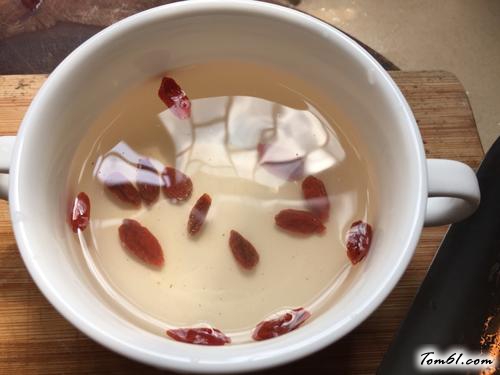 【当归红枣鸡蛋汤】