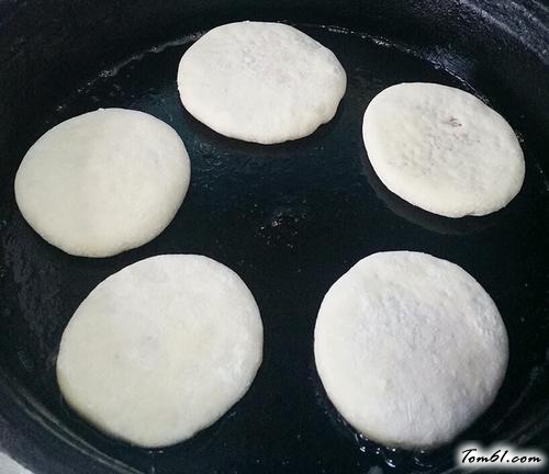 【红糖馅发面饼】