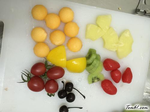 【巧克力水果蛋糕】