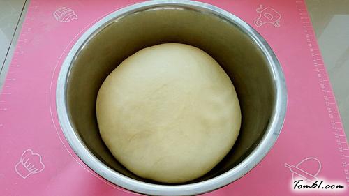 【椰蓉豆沙面包】