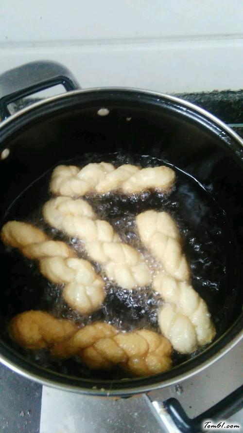 【鸡蛋小麻花】