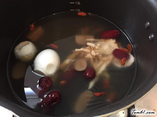 【当归红枣鸡蛋汤】