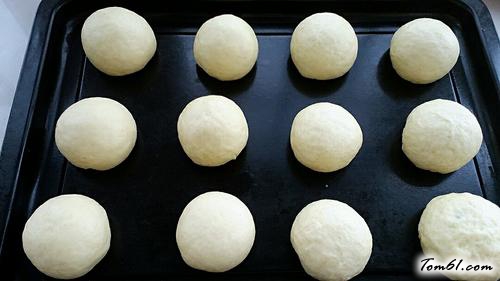 【椰蓉豆沙面包】