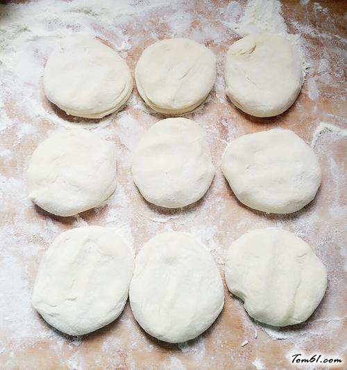 【红糖馅发面饼】