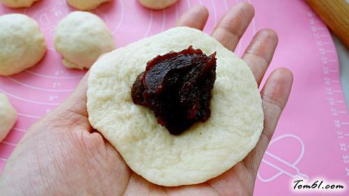 【椰蓉豆沙面包】