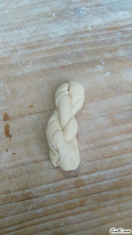 【鸡蛋小麻花】