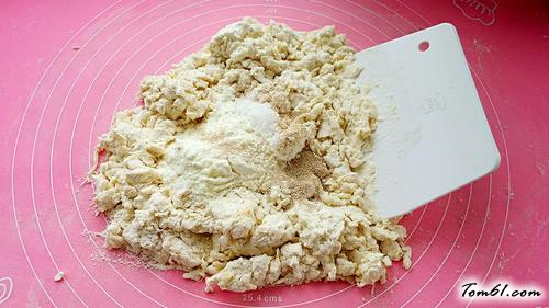 【椰蓉豆沙面包】