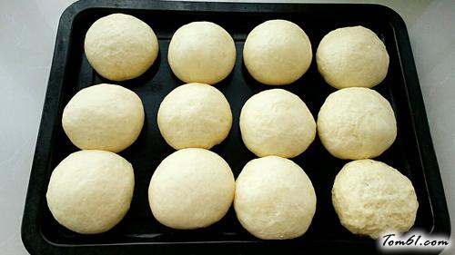 【椰蓉豆沙面包】