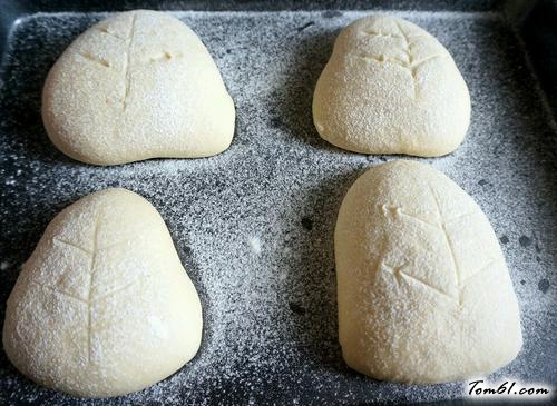 【叶形香芋包】