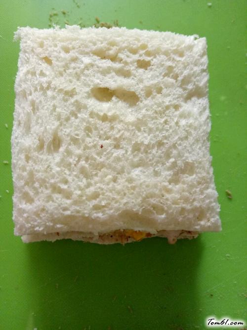 【肉松鸡蛋火腿三明治】