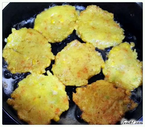 【玉米粒土豆饼】