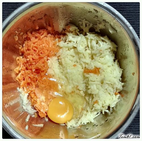 【玉米粒土豆饼】