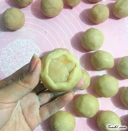 【白莲蓉蛋黄广式月饼】