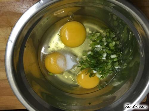 【黄瓜葱花鸡蛋饼】