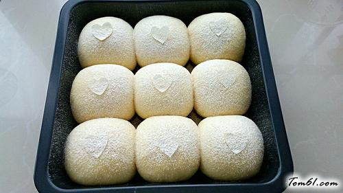 【淡奶油爱心小面包】