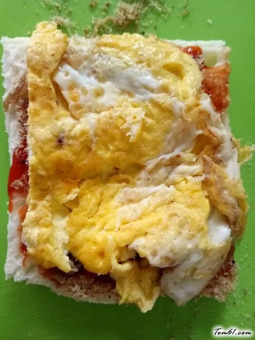 【肉松鸡蛋火腿三明治】