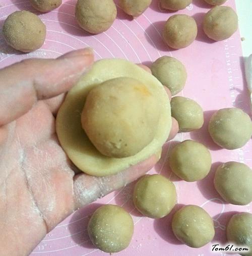 【白莲蓉蛋黄广式月饼】