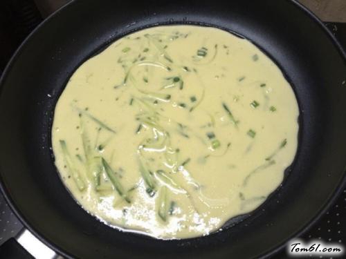 【黄瓜葱花鸡蛋饼】