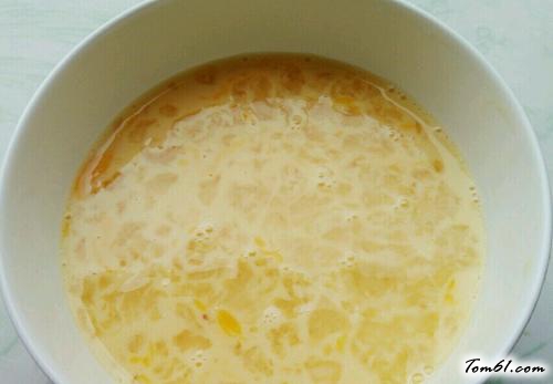 【蜂蜜鸡蛋玉米面发糕】