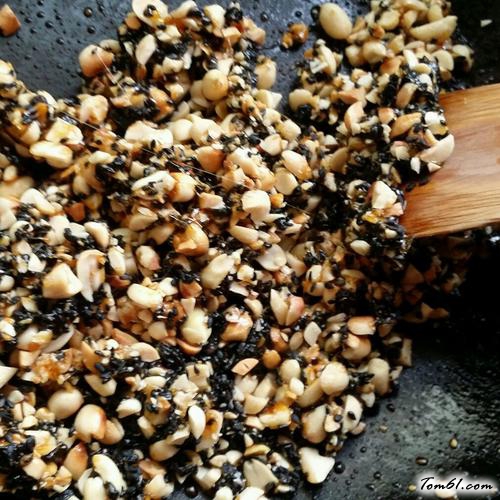 【花生黑芝麻糖】