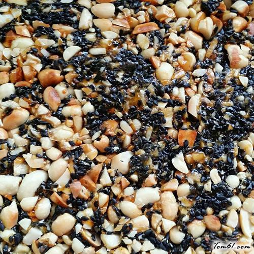 【花生黑芝麻糖】