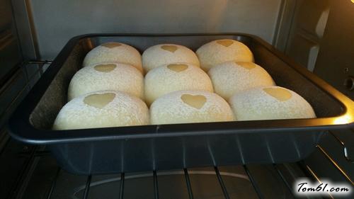 【淡奶油爱心小面包】
