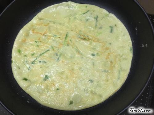 【黄瓜葱花鸡蛋饼】