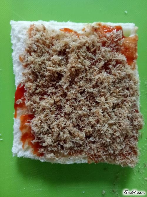 【肉松鸡蛋火腿三明治】