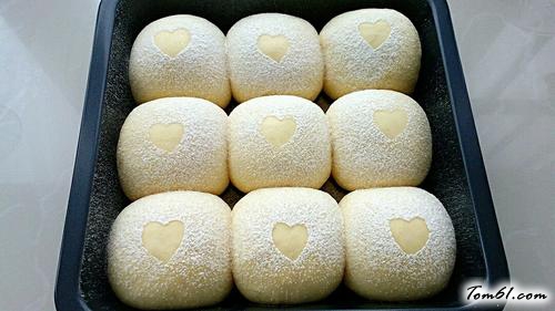 【淡奶油爱心小面包】
