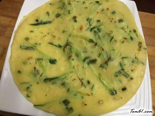 【黄瓜葱花鸡蛋饼】